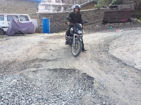 The tourist season on the head, not improved the condition of roads
